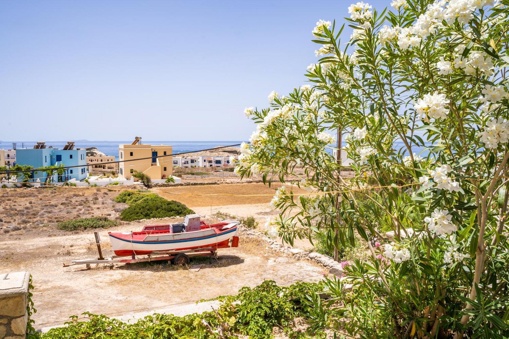 Отель Sun Week Bay Лефкос-Карпату Экстерьер фото